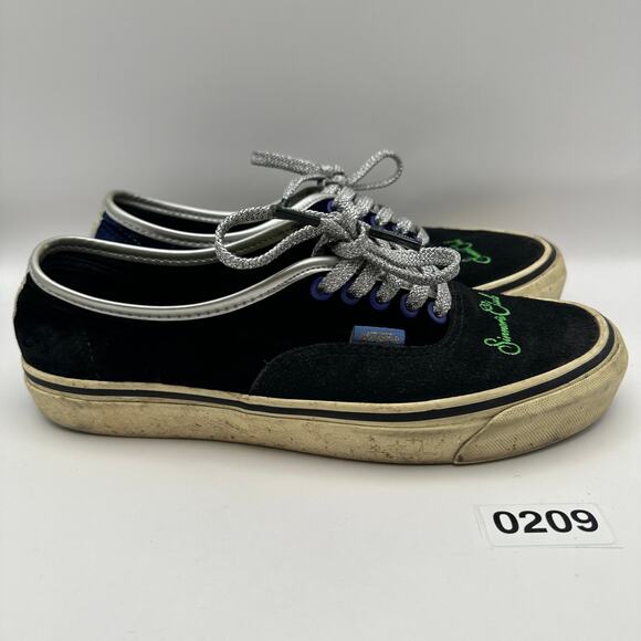 VANS Women's 8 Sinners Club Authentic Skateboard Sneaker - Picture 3 of 8